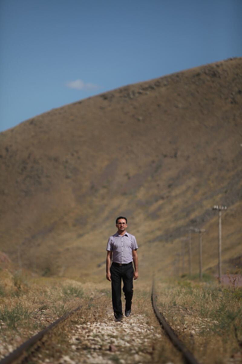 articles/2012/07/28/outed-by-the-military-some-gays-fleeing-iran/arsham-parsi-gay-iran-embed_womtzk
