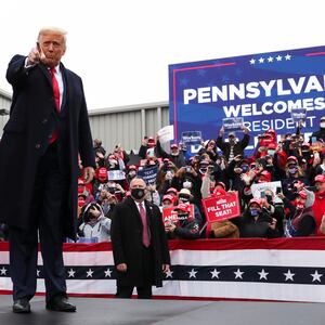 2020-10-26T161111Z_508379752_RC2GQJ97EO6V_RTRMADP_3_USA-ELECTION-TRUMP_xe4d3v
