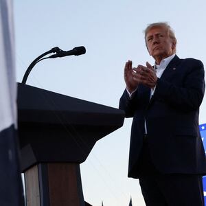 2023-03-26T014954Z_1558588834_RC2710ACXTEI_RTRMADP_3_USA-ELECTION-TRUMP_b9qodn