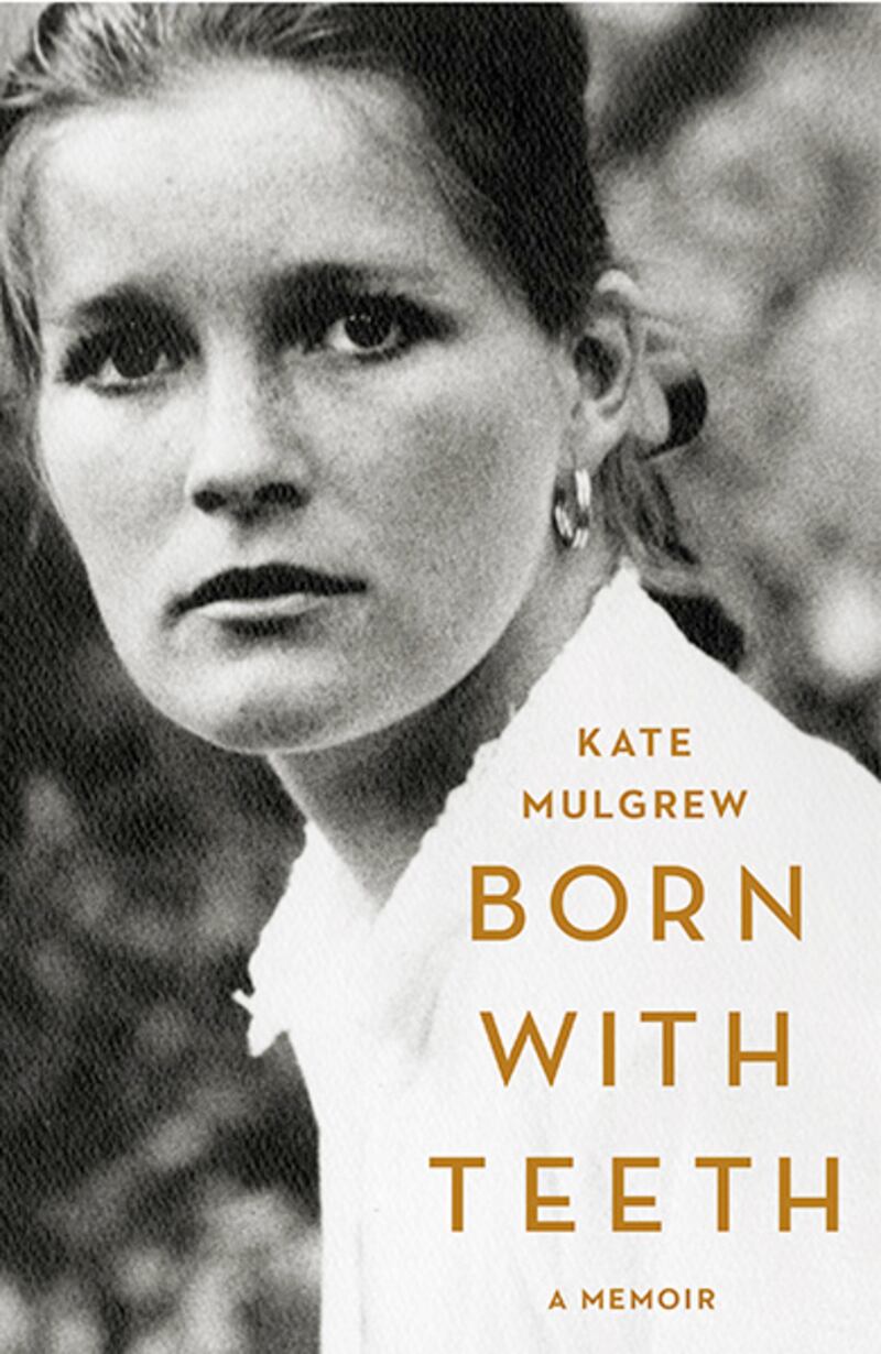 articles/2015/04/28/kate-mulgrew-bares-her-teeth/150428-fallon-mulgrew2-embed_mualii