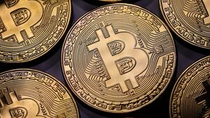 171208-Holthaus-bitcoin-tease_q07ecy