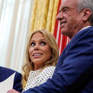 Robert F. Kennedy Jr. shows his commission certificate with his wife Cheryl Hines and U.S. President Donald Trump, on the day Kennedy is sworn in as secretary of Health and Human Service in Washington, D.C., U.S., February 13, 2025. REUTERS/Nathan Howard