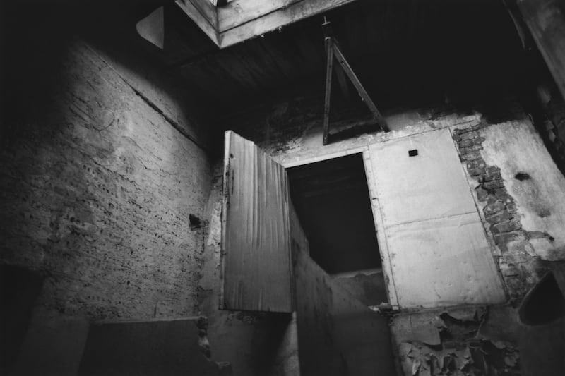 articles/2014/01/22/david-lynch-goes-from-film-to-photos-with-the-factory-photographs/140121-lynch-embed1_znhk2p