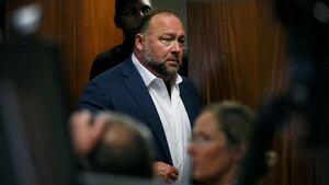 2022-08-02T143216Z_1454330379_RC2DKV99AWE3_RTRMADP_3_ALEX-JONES-DEFAMATION-TRIAL_yvm2n9