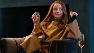 220208-Fallon-Inventing-Anna-tease_m5ydqs