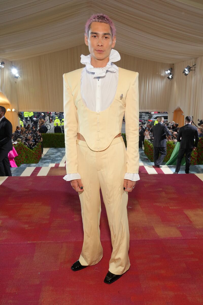 met-gala-Evan-Mock_hczkla
