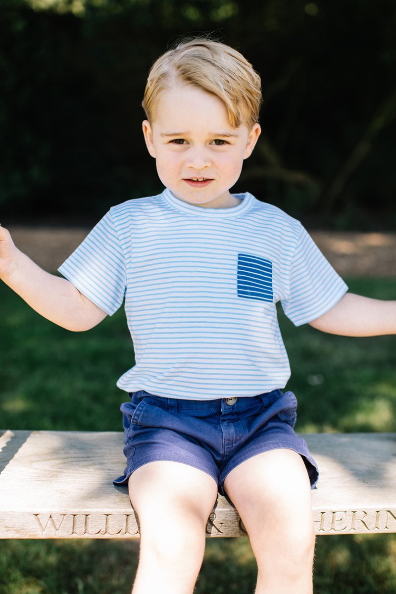 articles/2016/07/22/prince-george-gives-lupo-a-lick-of-ice-cream-as-kate-middleton-celebrates-his-third-birthday/george4_hfonew