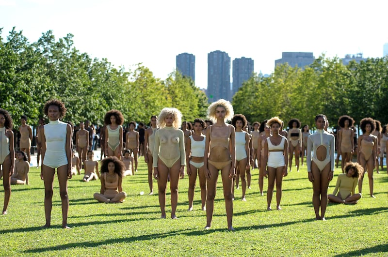 articles/2016/09/08/inside-kanye-west-s-epic-hot-mess-at-new-york-fashion-week/160907-teeman-yeezy-tease-1_lzaznl