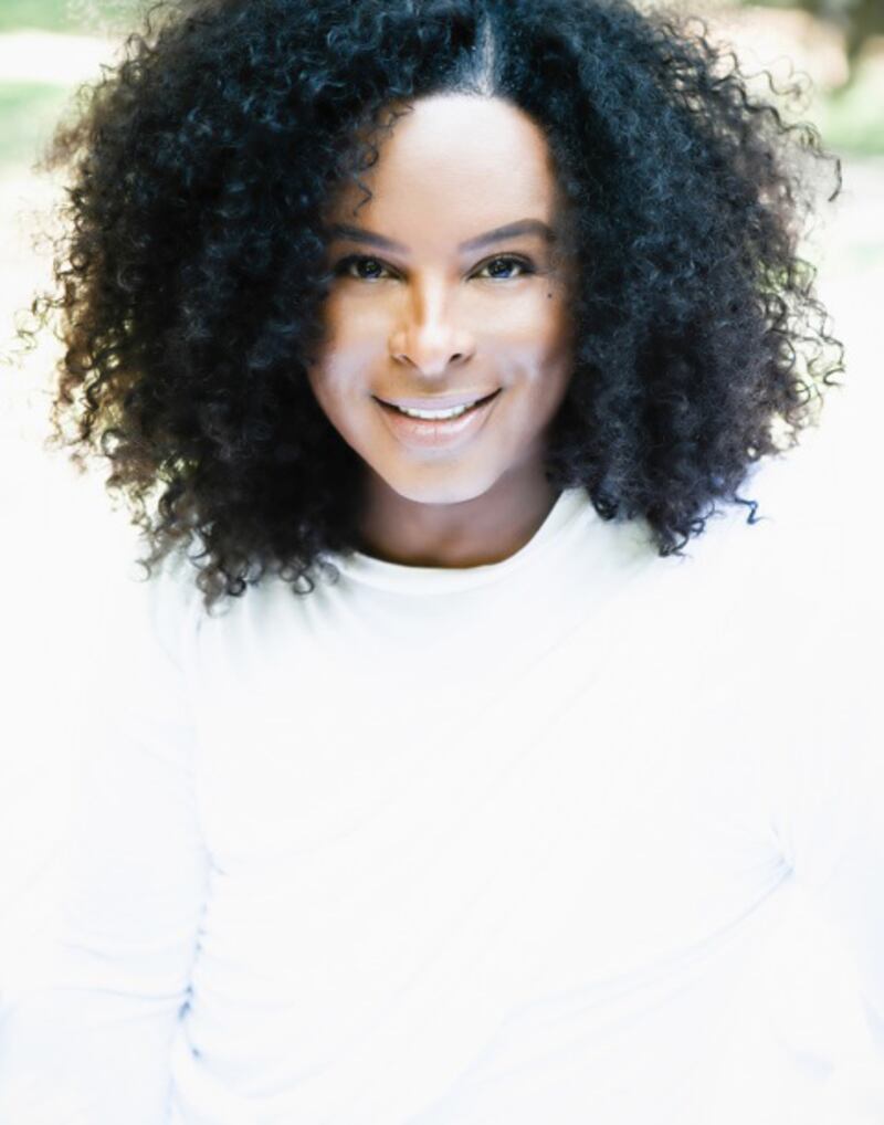 articles/2013/08/18/meet-hollywood-s-eyebrow-king-damone-roberts/130817-damone-roberts-embed2_uz7xqf