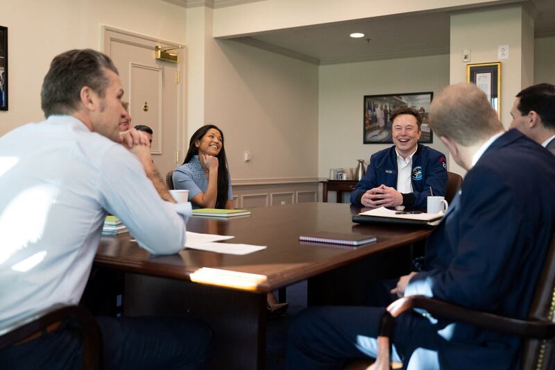 U.S. Secretary of Defense Pete Hegseth welcomes Elon Musk as a visitor to the Pentagon in Arlington, Virginia, U.S. March 21, 2025. DOD/U.S. Air Force Senior Airman Madelyn Keech/Handout via REUTERS.   THIS IMAGE HAS BEEN SUPPLIED BY A THIRD PARTY     TPX IMAGES OF THE DAY