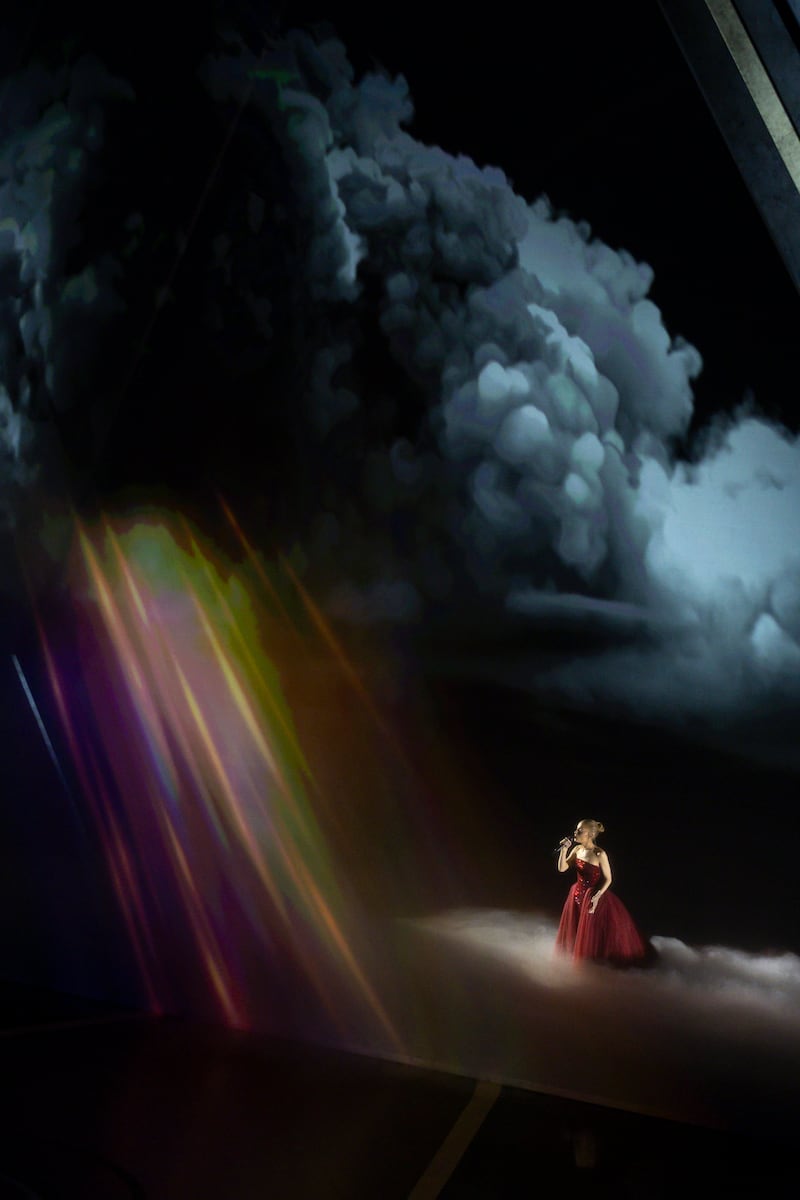 Ariana Grande performing "Somewhere Over the Rainbow"