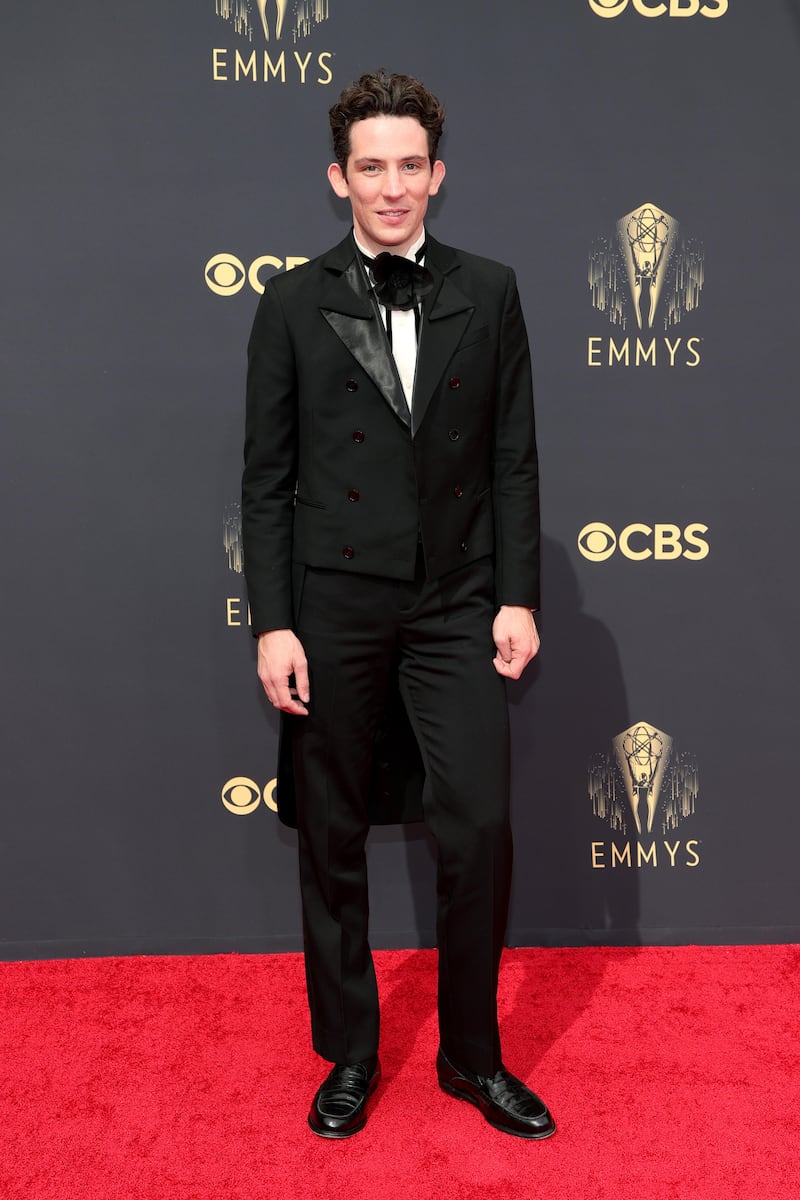210919-emmys-josh-oconnor_aoloxc