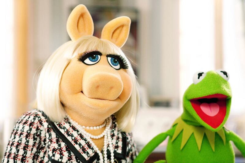 articles/2011/11/21/miss-piggy-dishes-on-muppets-movie-kermit-ernie-and-bert-rumors/miss-piggy-muppets-interview-ramin_tkeota