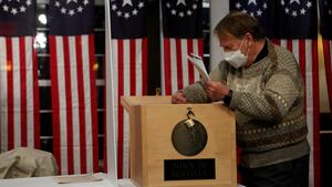 2020-11-03T061538Z_750417595_RC2HVJ97KZFT_RTRMADP_3_USA-ELECTION-FIRST-VOTING_hinjyg