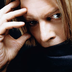 201113-stern-bowie-tease_yir0yn