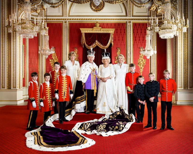 2023-05-12T214933Z_1709331147_RC28X0AIQOQK_RTRMADP_3_BRITAIN-ROYALS_dkyjww