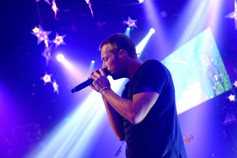 articles/2014/05/20/gwyneth-paltrow-haunts-coldplay-s-self-conscious-breakup-album-ghost-stories/140519-romano-coldplay-tease_cmfhyu