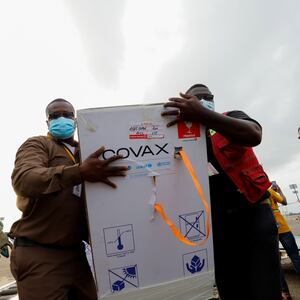 2021-05-07T062711Z_246952708_RC2UAN954LBE_RTRMADP_3_HEALTH-CORONAVIRUS-VACCINE-GHANA_eiqbnd