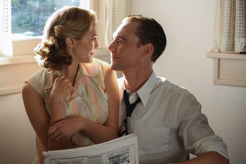 articles/2016/04/03/tom-hiddleston-on-hank-williams-amy-winehouse-and-the-curse-of-celebrity/160402-stern-tom-hiddleston-embed3_nuhol4