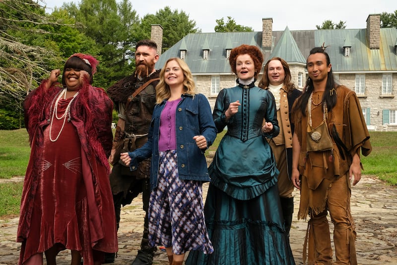 (L-R): Danielle Pinnock as Alberta, Devan Chandler Long as Thorfinn, Rose McIver as Samantha, Rebecca Wisocky as Hetty, Brandon Scott Jones as Isaac, and Román Zaragoza as Sasappis.