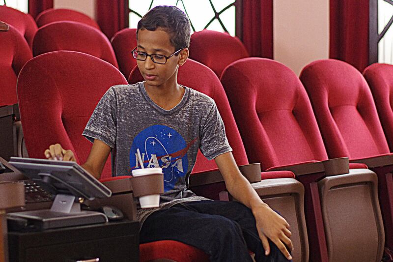 articles/2015/09/17/man-i-went-viral-my-day-with-ahmed-moahmed-the-most-famous-boy-on-earth/150917-potts-mohamed3-embed_tcpmza