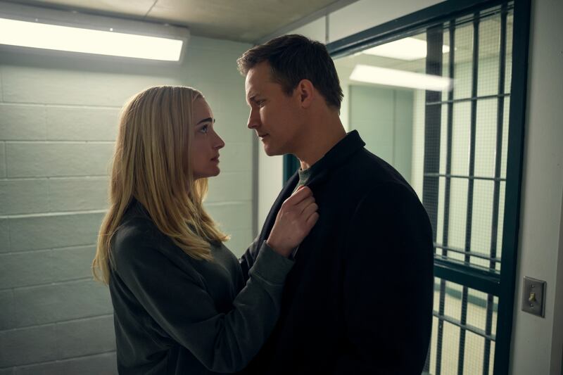 Brianne Howey and Scott Porter