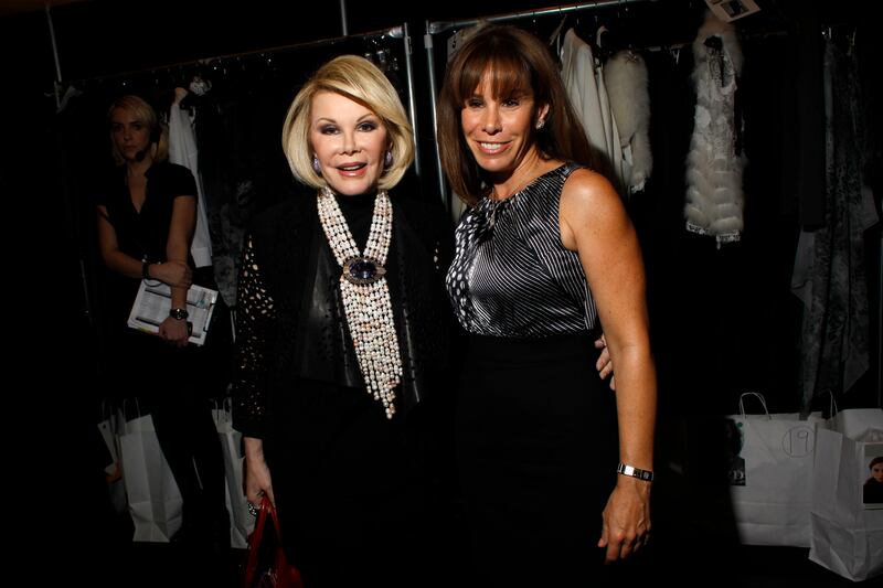 articles/2014/07/03/joan-rivers-i-had-the-gun-on-my-lap/140702-teeman-rivers2-embed_vnt2ls