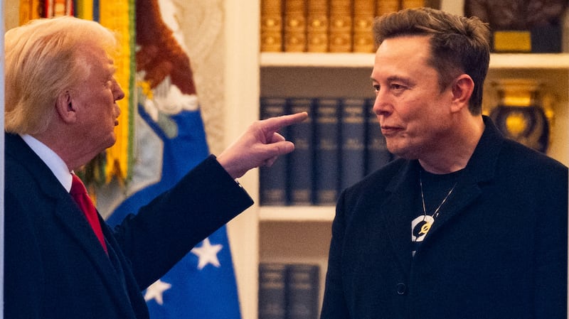 US President Donald Trump and Elon Musk (R).