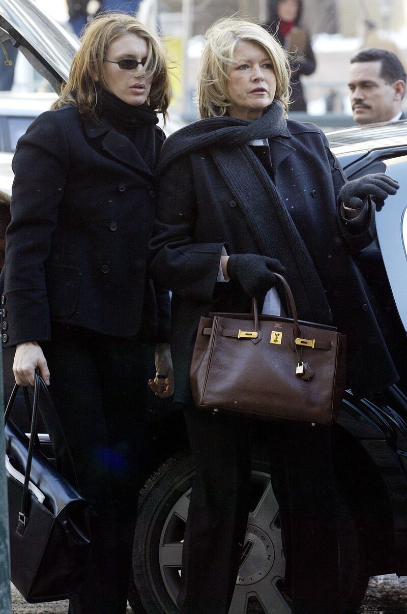 Martha Stewart arrives with her daughter Alexis (L) at the Federal Courthouse in New York for her securities fraud trial, January 29, 2004. Douglas Faneuil, the star witness against Martha Stewart, is expected to testify Thursday that his stock broker supervisor ordered him to pass a secret trading tip to the lifestyle trendsetter. REUTERS/Shannon Stapleton  SS/HB