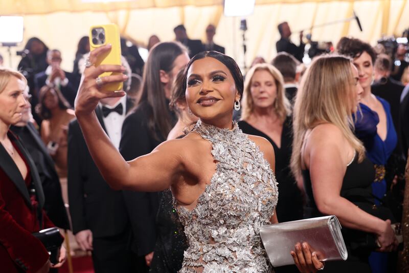 Los Angeles, CA. March 2, 2025: rMindy Kaling roaming on the red carpet at the 97th Academy Awards (Oscars) at the Dolby Theatre on March 2, 2025 in Los Angeles, CA. (Robert Gauthier / Los Angeles Times via Getty Images)