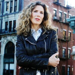 230320-Roth-Sophie-B-Hawkins-tease_gaoeys