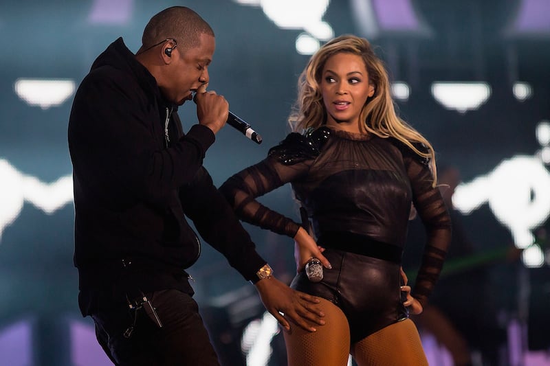articles/2013/12/04/jay-z-and-beyonce-go-vegan/131204-fashion-cheat-jaybeyonce_ndkb24