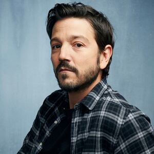 200810-Aguilar-Diego-Luna-tease_hqh0mh