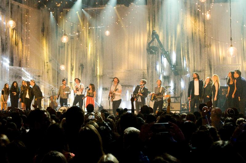 articles/2013/11/21/thank-vh1-s-you-oughta-know-concert-for-that-lorde-and-haim-collaboration-you-never-knew-you-wanted/You_Oughta_Know_Pic-tease_su8ggi