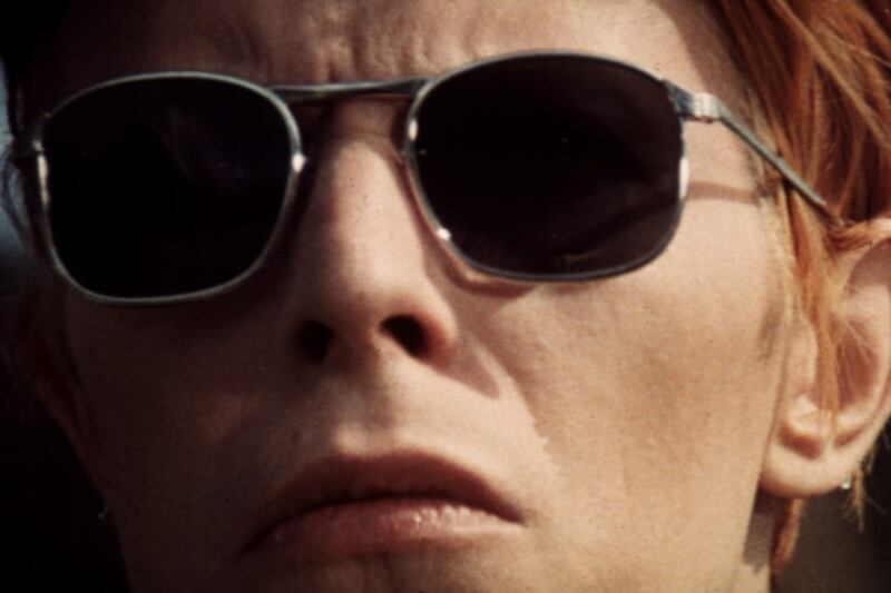 articles/2014/02/09/the-man-who-fell-to-earth-is-a-classic-twice-over-as-a-movie-and-a-novel/140207-jones-earth-tease_lye4qt